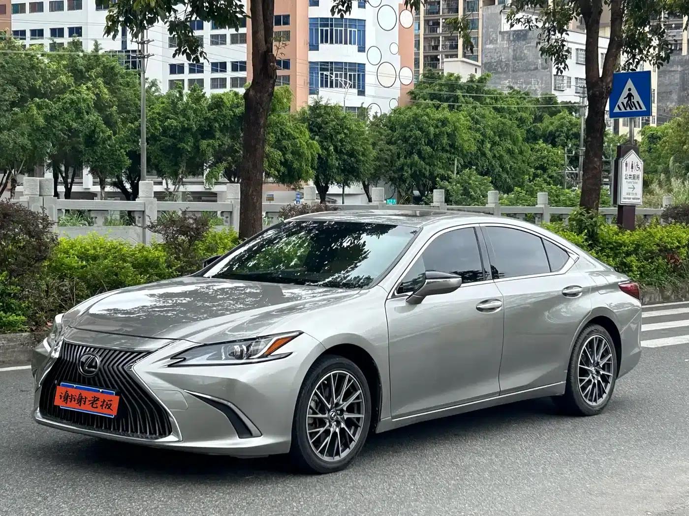 Lexus ES 2020 200 Excellence Edition — миниатюра 1
