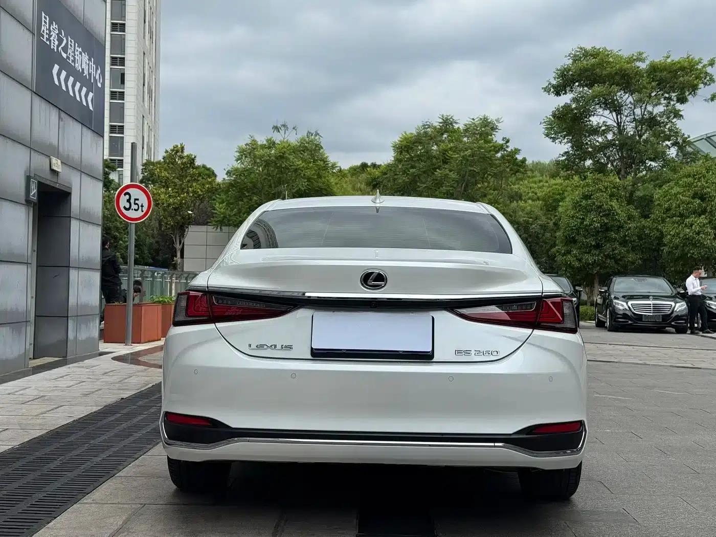 Lexus ES 2023 200 Premium Edition — миниатюра 8
