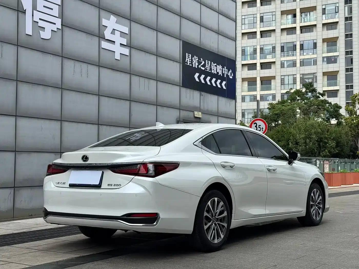 Lexus ES 2023 200 Premium Edition — миниатюра 9