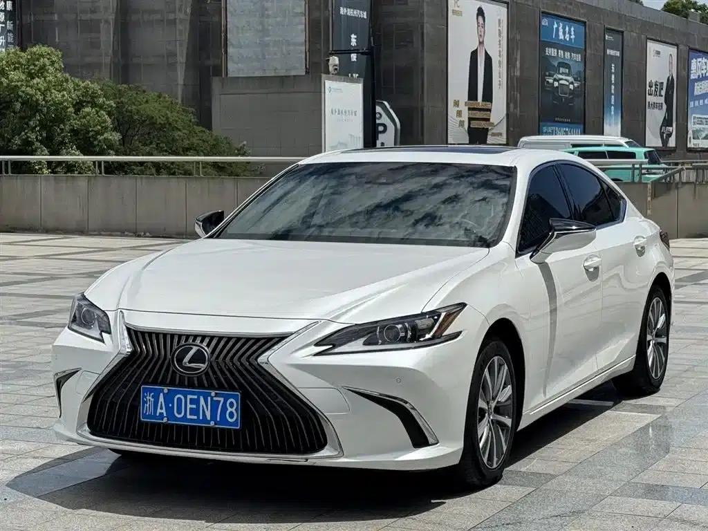 Lexus ES 2020 200 Excellence Edition — миниатюра 1