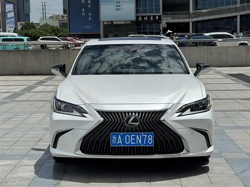 Lexus ES 2020 200 Excellence Edition — миниатюра 2