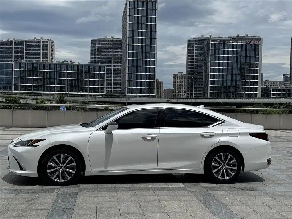Lexus ES 2020 200 Excellence Edition — миниатюра 4