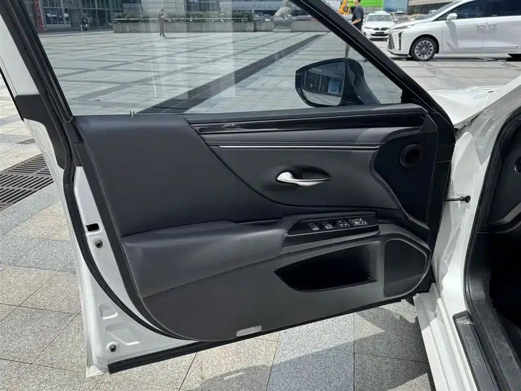 Lexus ES 2020 200 Excellence Edition — миниатюра 6