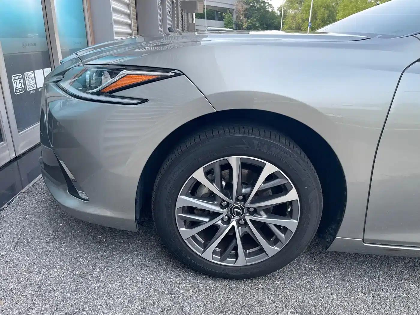 Lexus ES 2022 300h Premium Edition — миниатюра 12