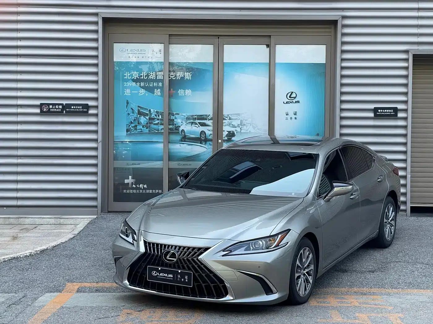 Lexus ES 2022 300h Premium Edition — миниатюра 13