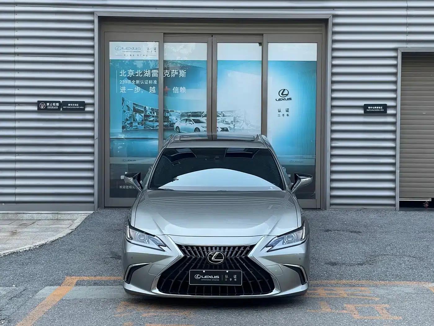 Lexus ES 2022 300h Premium Edition — миниатюра 14