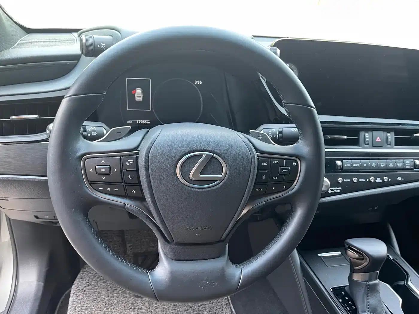 Lexus ES 2022 300h Premium Edition — миниатюра 16