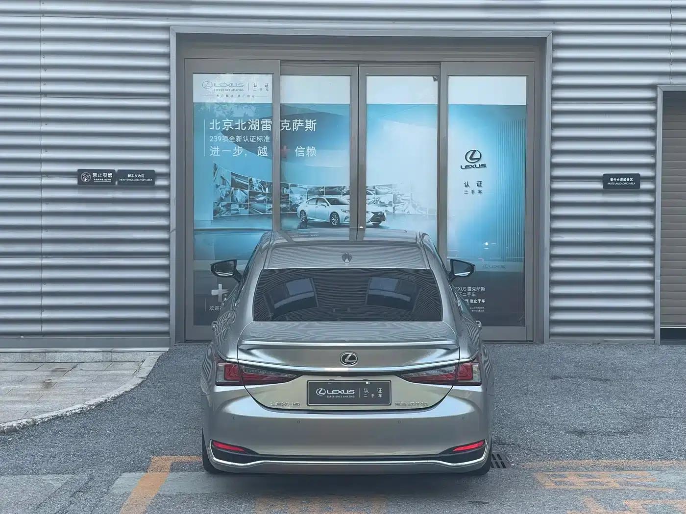 Lexus ES 2022 300h Premium Edition — миниатюра 21