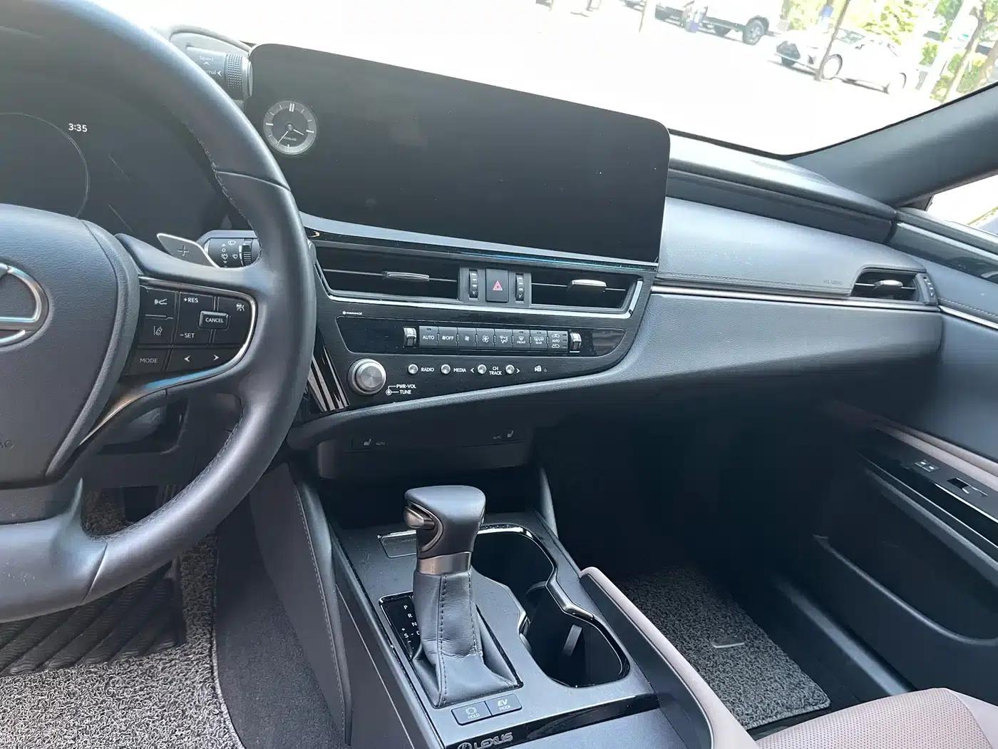 Lexus ES 2022 300h Premium Edition — миниатюра 6
