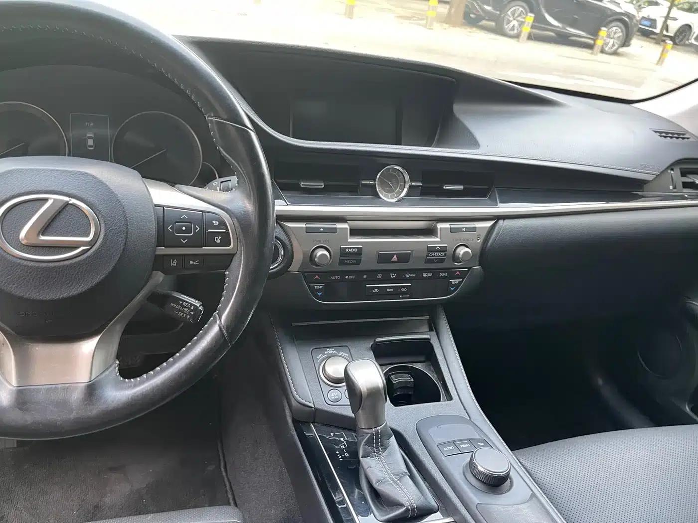 2017 Lexus ES 300h Mark Levinson Comfort Edition — миниатюра 6