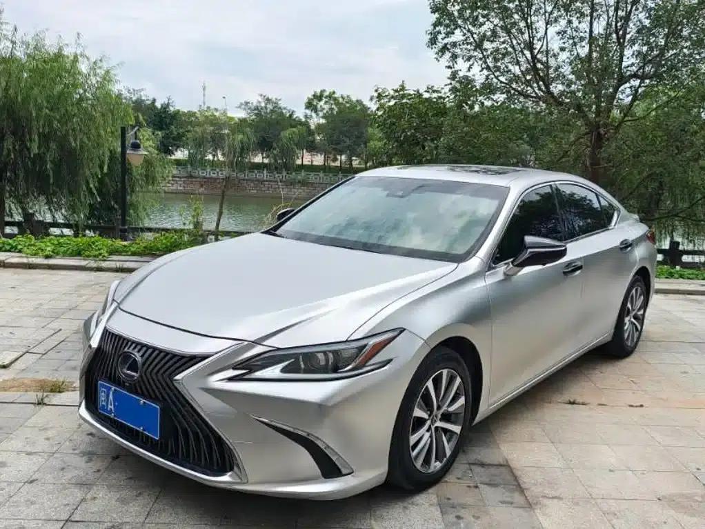 Lexus ES 2020 300h Premium Edition — миниатюра 1