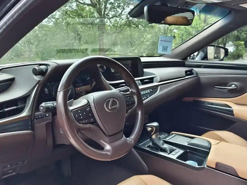 Lexus ES 2020 300h Premium Edition — миниатюра 5