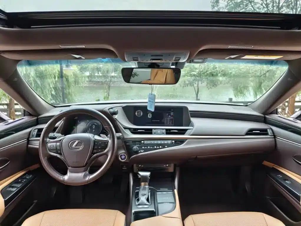 Lexus ES 2020 300h Premium Edition — миниатюра 6