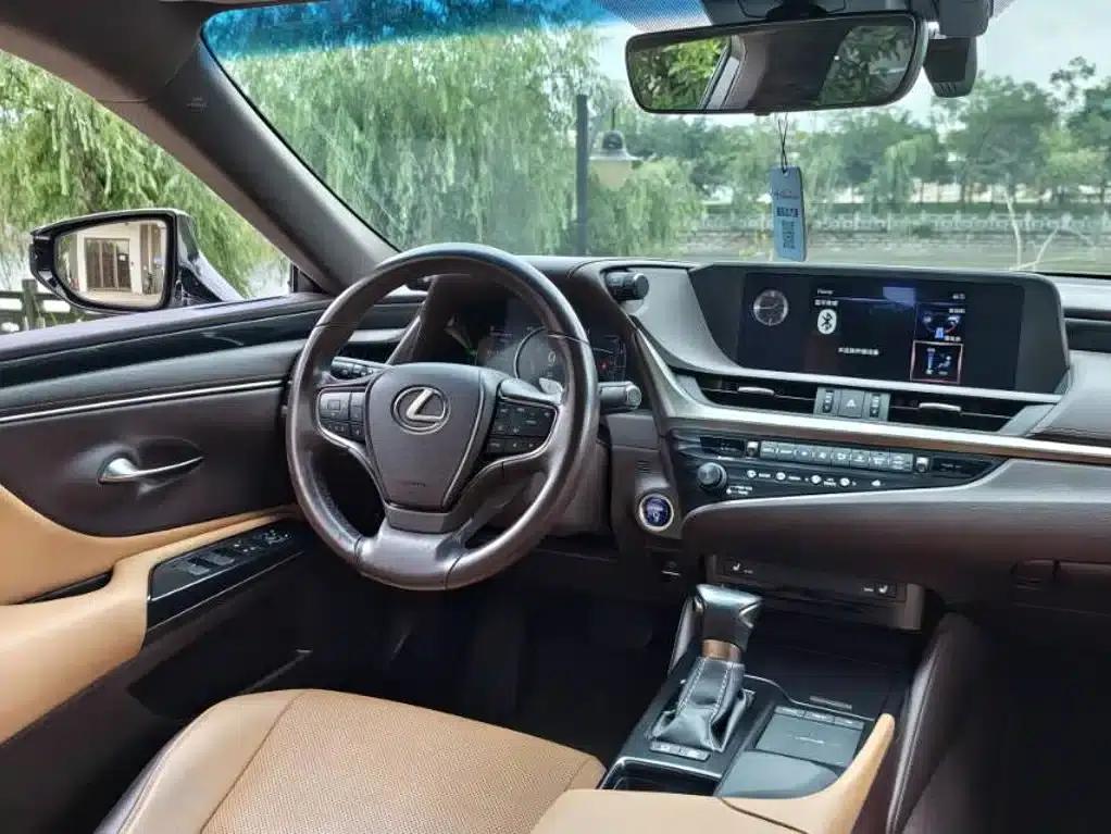 Lexus ES 2020 300h Premium Edition — миниатюра 7