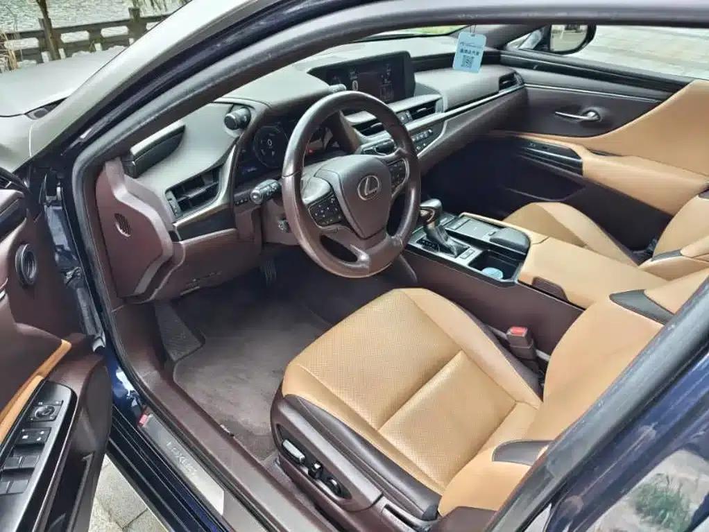 Lexus ES 2020 300h Premium Edition — миниатюра 8