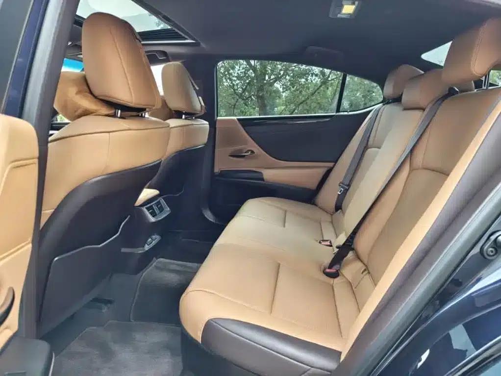 Lexus ES 2020 300h Premium Edition — миниатюра 9