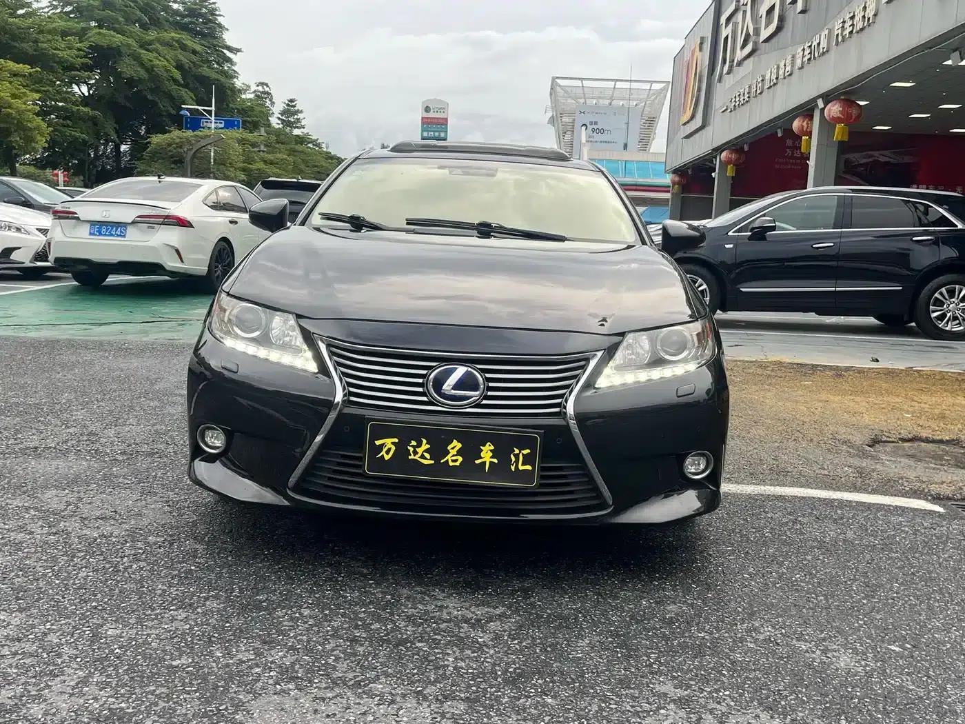 Lexus ES 2013 300h Luxury Edition — миниатюра 2