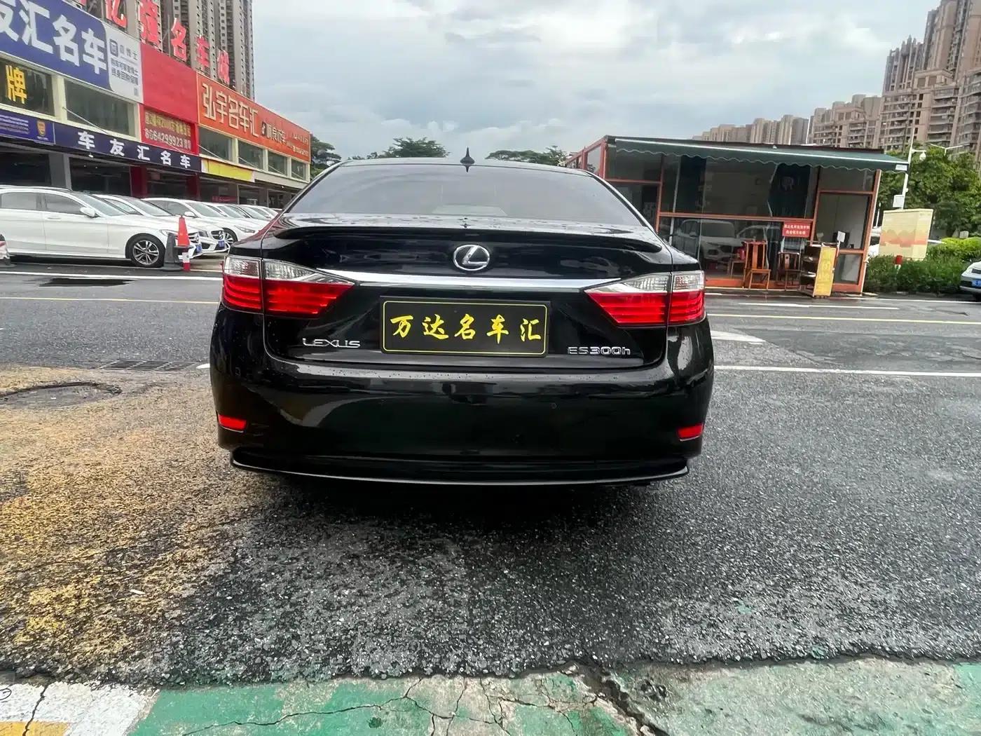 Lexus ES 2013 300h Luxury Edition — миниатюра 9