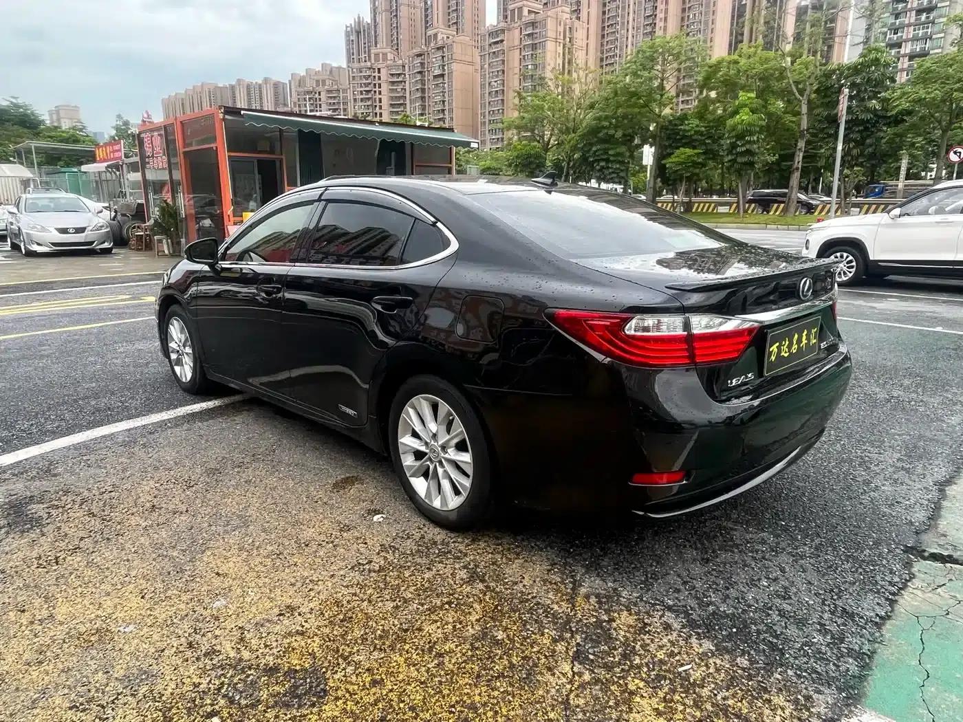 Lexus ES 2013 300h Luxury Edition — миниатюра 10