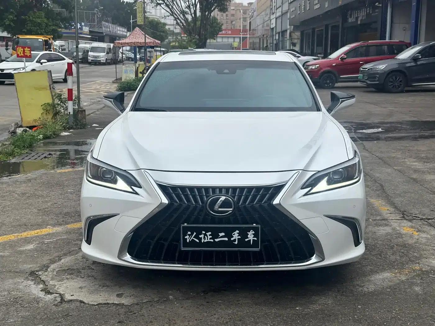 Lexus ES 2022 300h Premium Edition — миниатюра 2