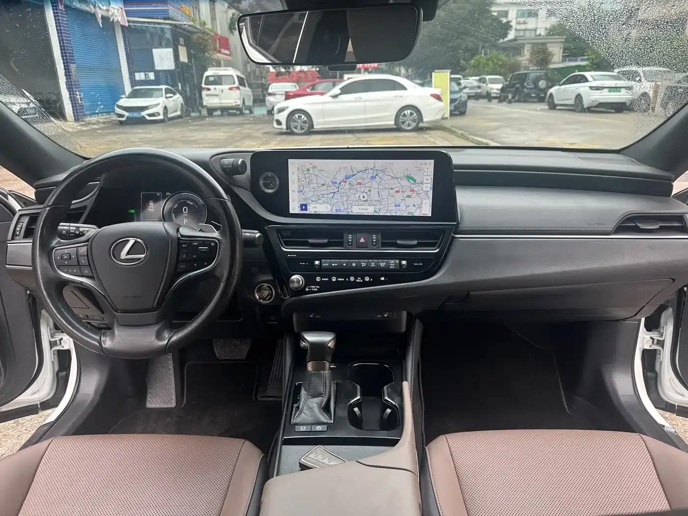 Lexus ES 2022 300h Premium Edition — миниатюра 9