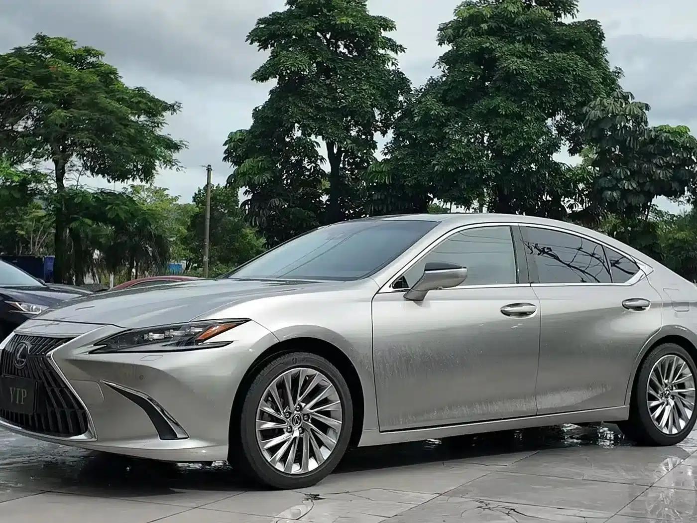 Lexus ES 2022 300h Executive Edition — миниатюра 1