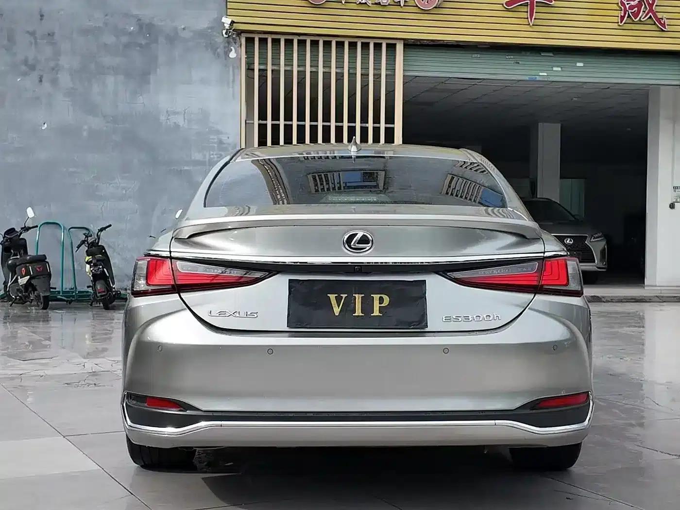 Lexus ES 2022 300h Executive Edition — миниатюра 11