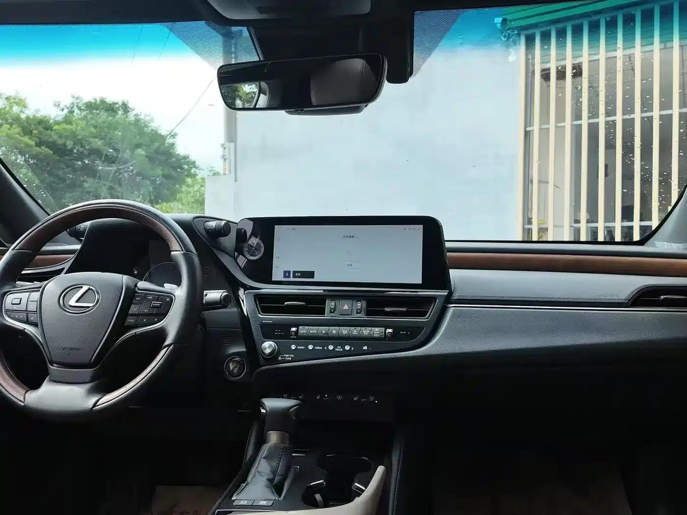 Lexus ES 2022 300h Executive Edition — миниатюра 6