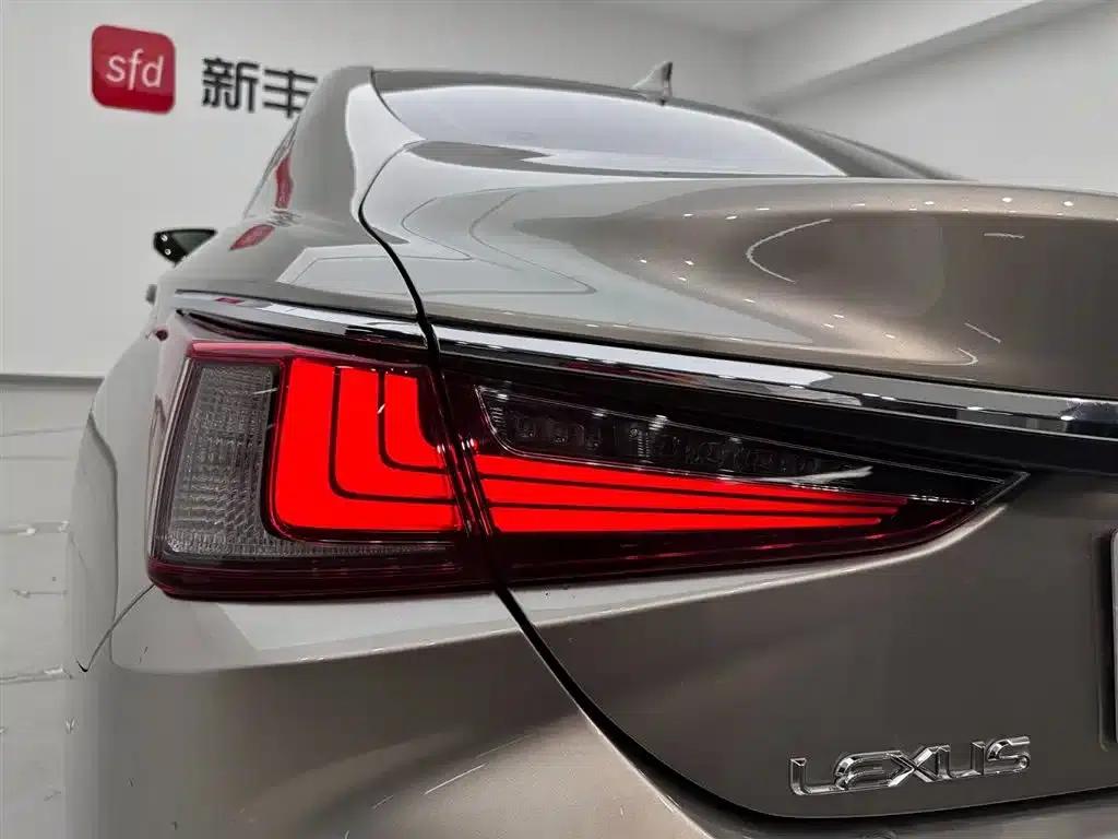 Lexus ES 2022 200 Premium Edition — миниатюра 29