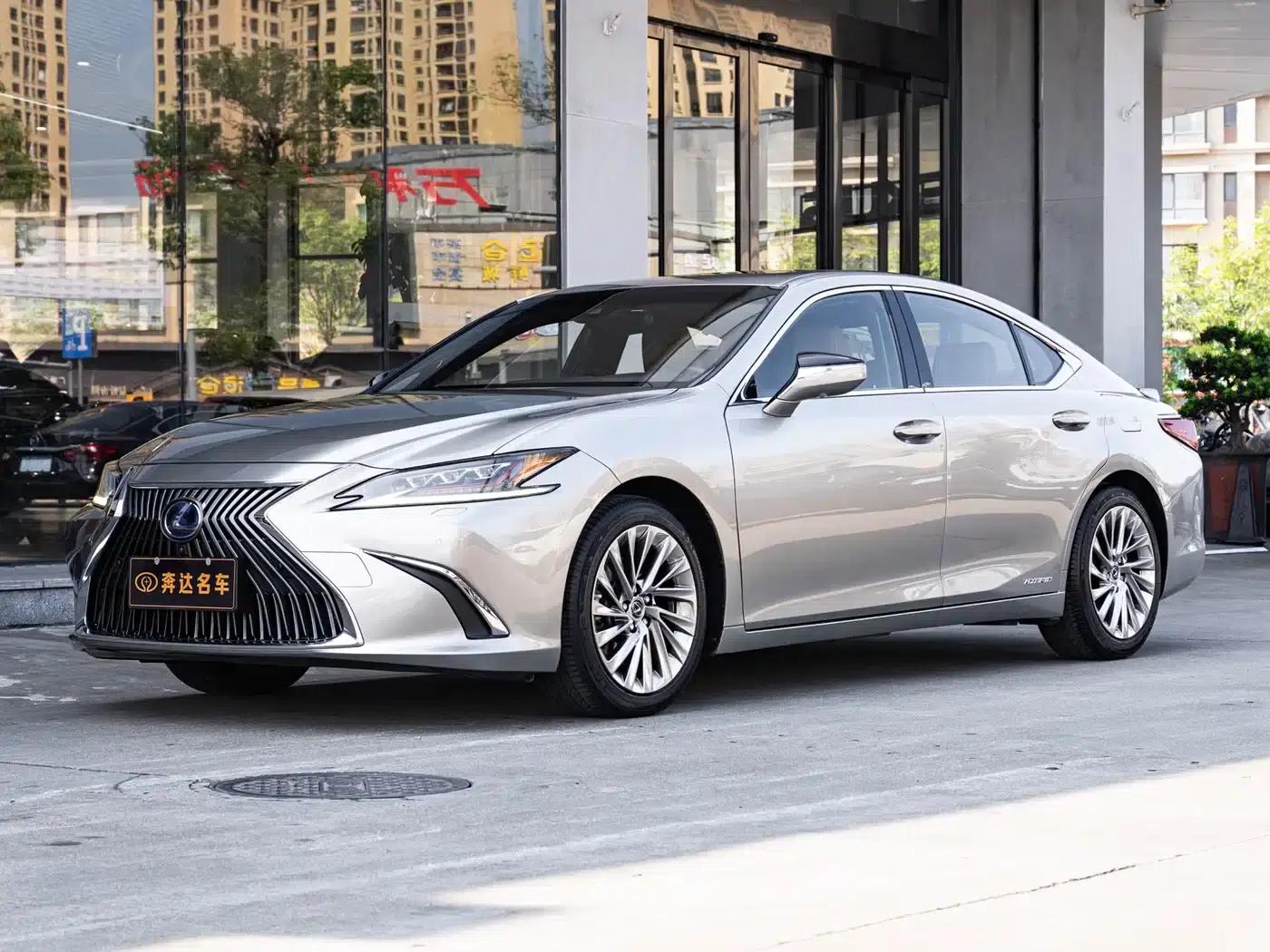 Lexus ES 2018 300h Executive Edition (China V emission standard) — миниатюра 1