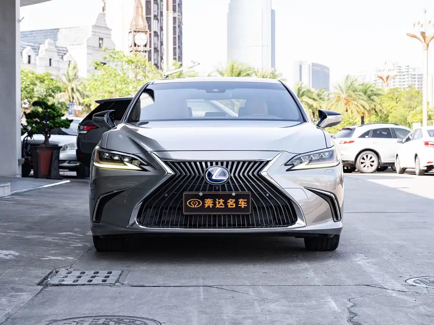 Lexus ES 2018 300h Executive Edition (China V emission standard) — миниатюра 2