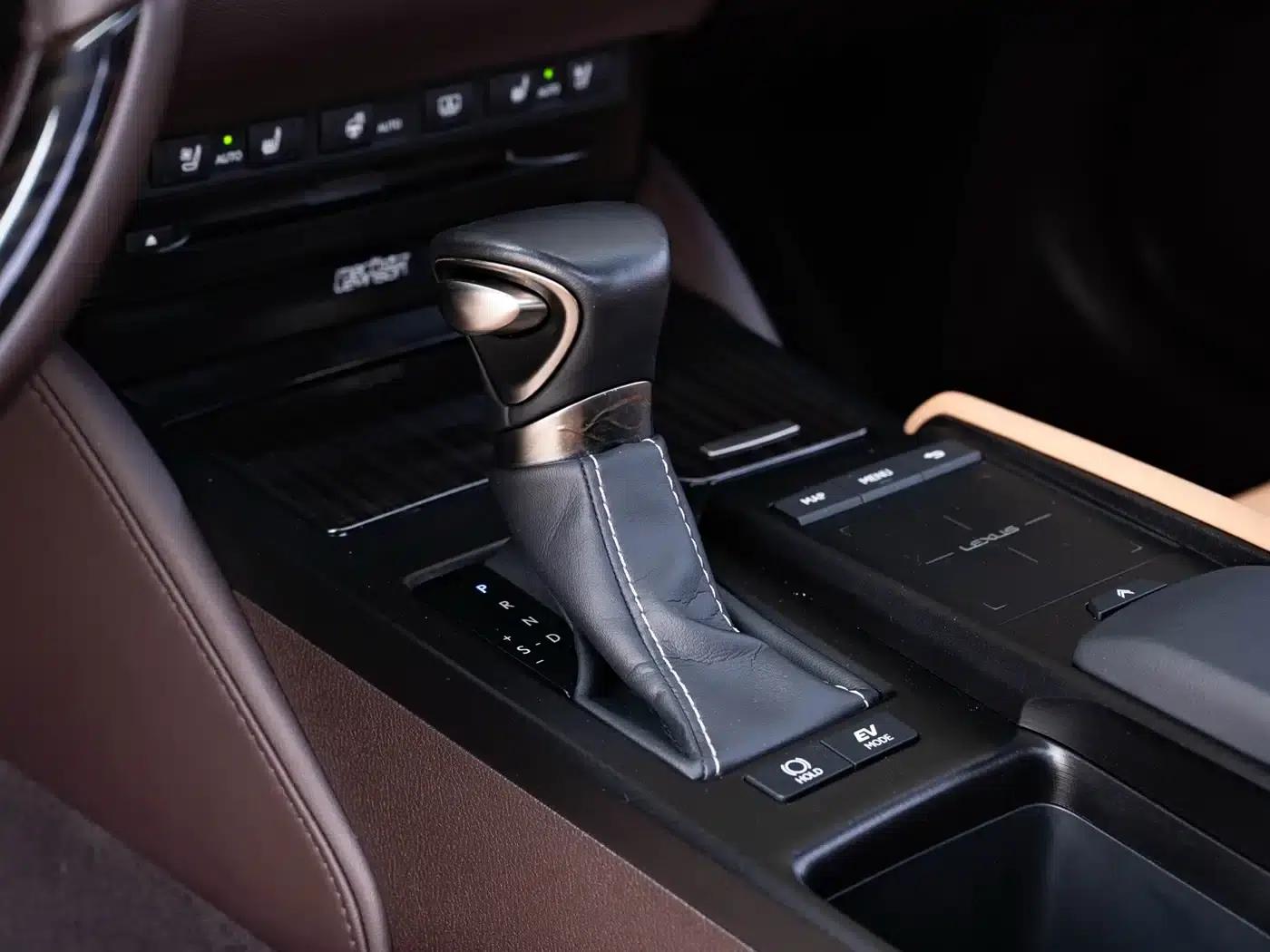 Lexus ES 2018 300h Executive Edition (China V emission standard) — миниатюра 15