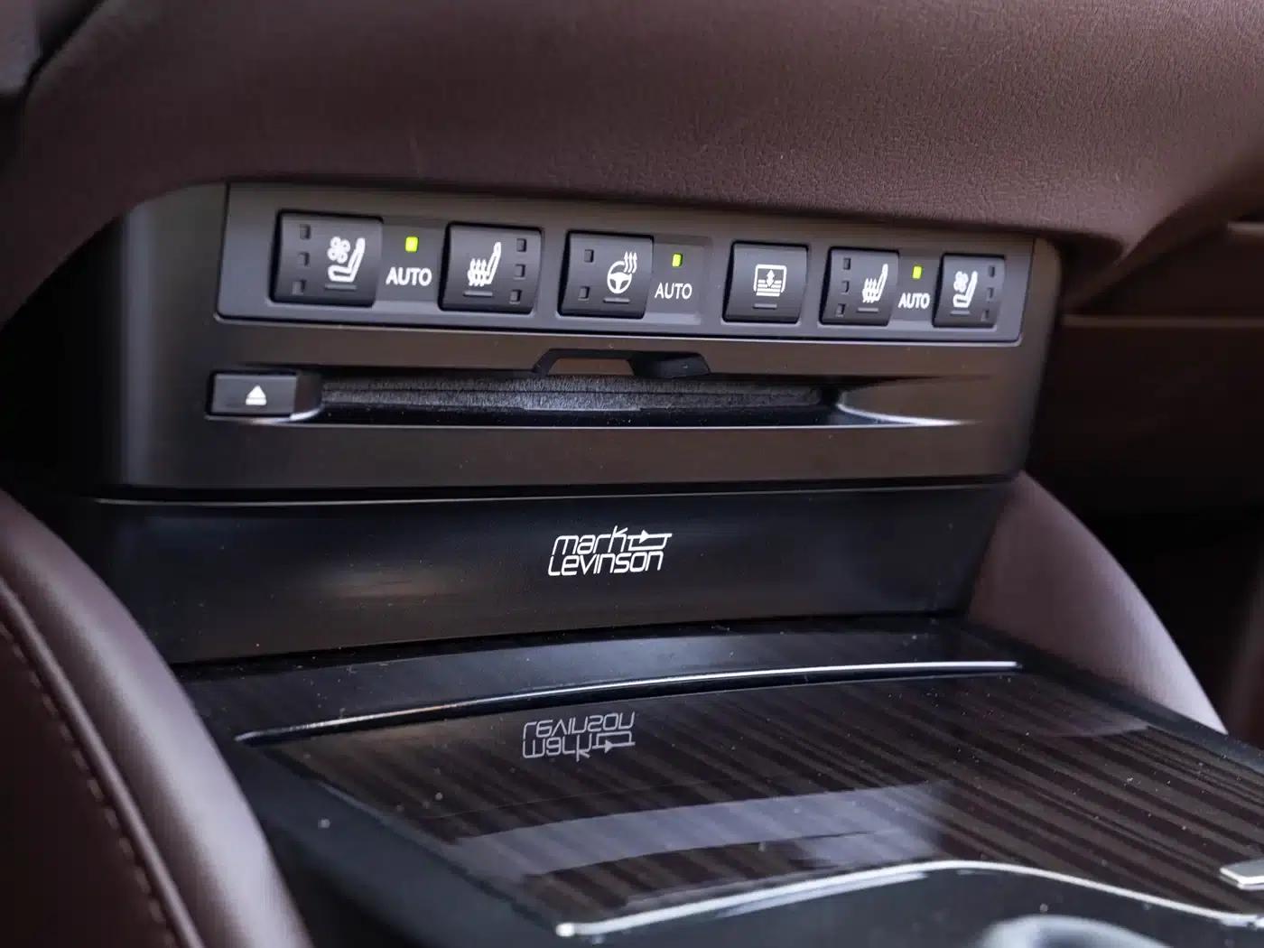 Lexus ES 2018 300h Executive Edition (China V emission standard) — миниатюра 18