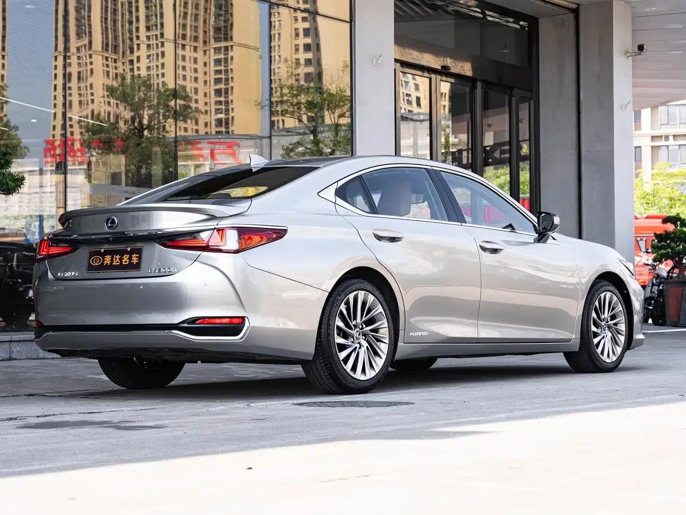 Lexus ES 2018 300h Executive Edition (China V emission standard) — миниатюра 3