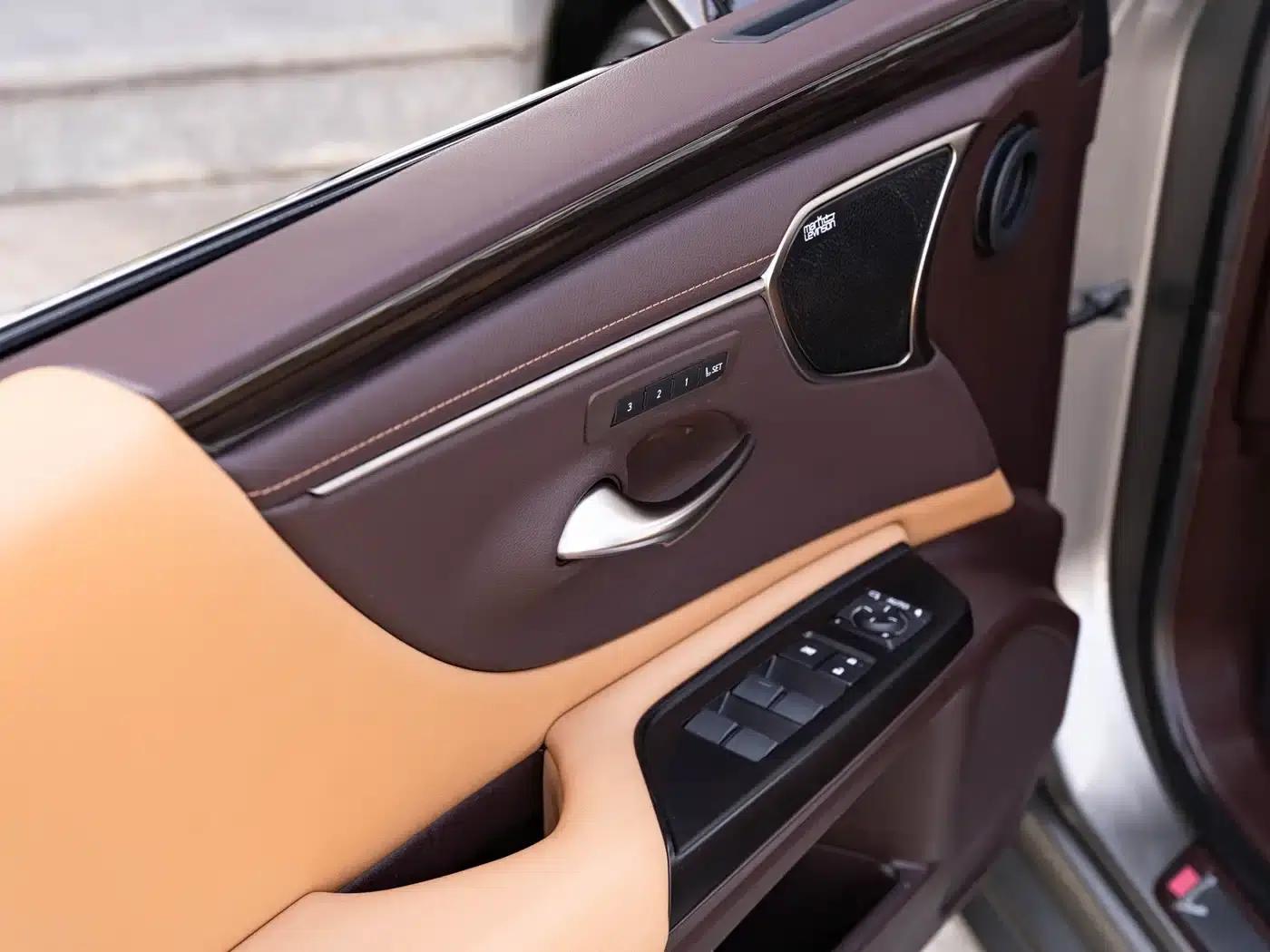 Lexus ES 2018 300h Executive Edition (China V emission standard) — миниатюра 21
