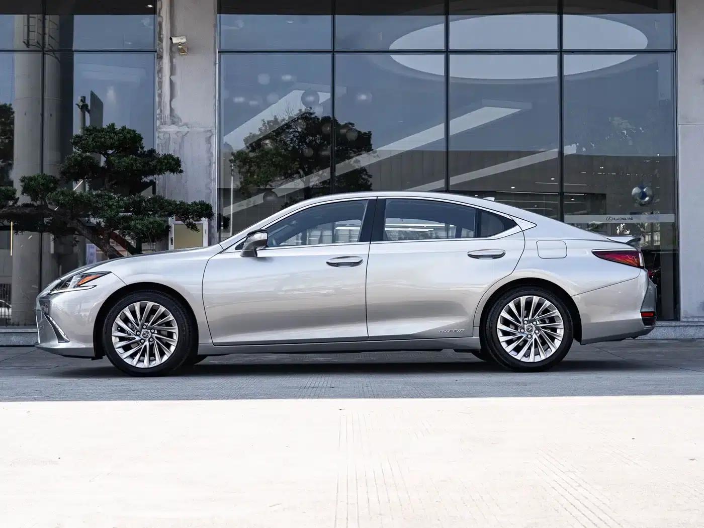 Lexus ES 2018 300h Executive Edition (China V emission standard) — миниатюра 4