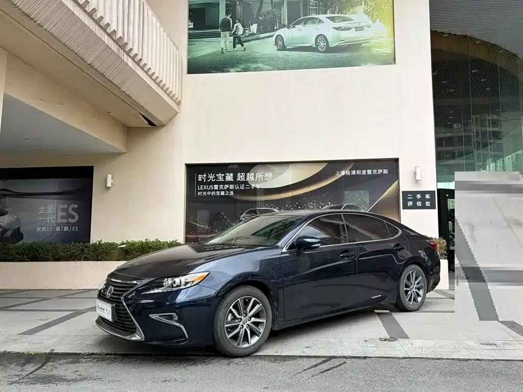 Lexus ES 2015 300h Comfort Edition — миниатюра 1