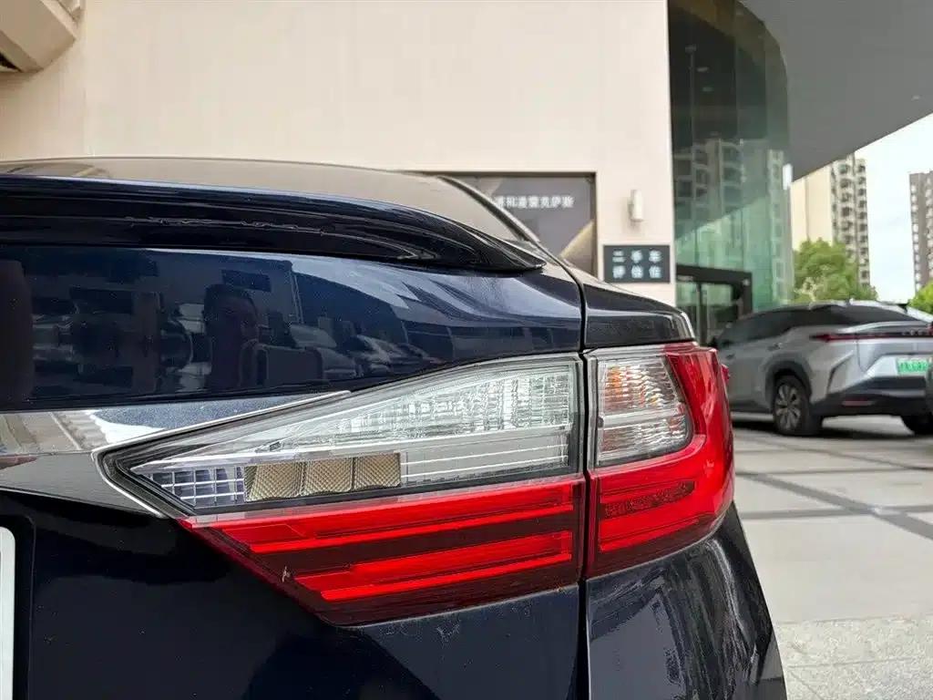 Lexus ES 2015 300h Comfort Edition — миниатюра 12
