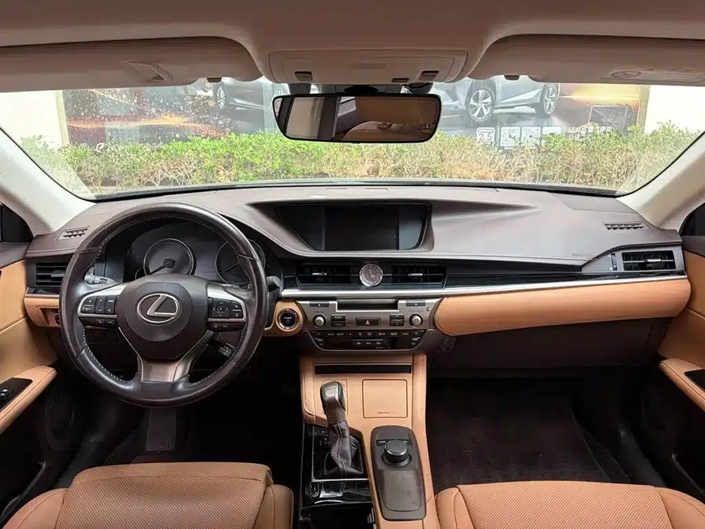 Lexus ES 2015 300h Comfort Edition — миниатюра 13