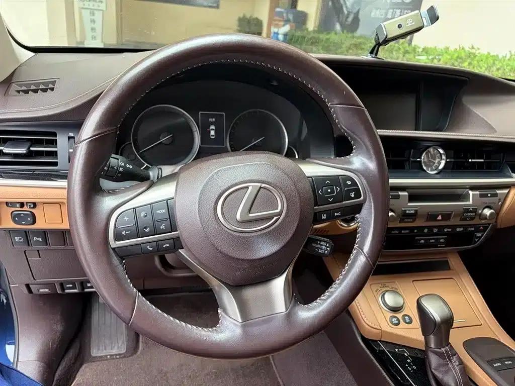 Lexus ES 2015 300h Comfort Edition — миниатюра 7