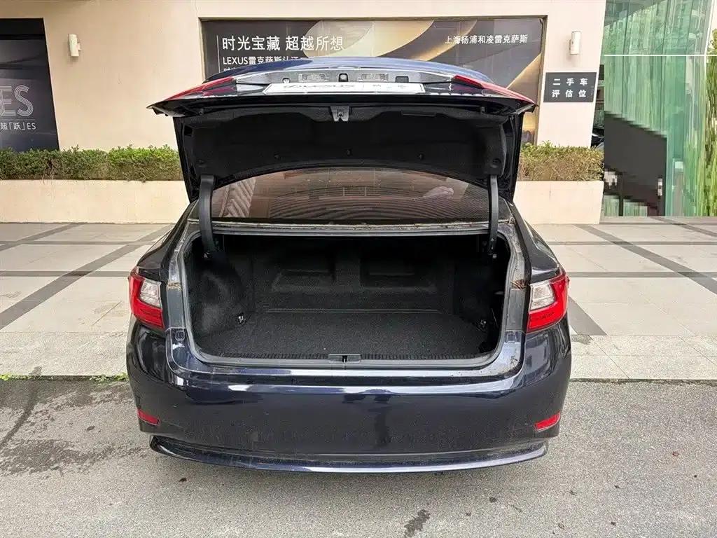 Lexus ES 2015 300h Comfort Edition — миниатюра 8