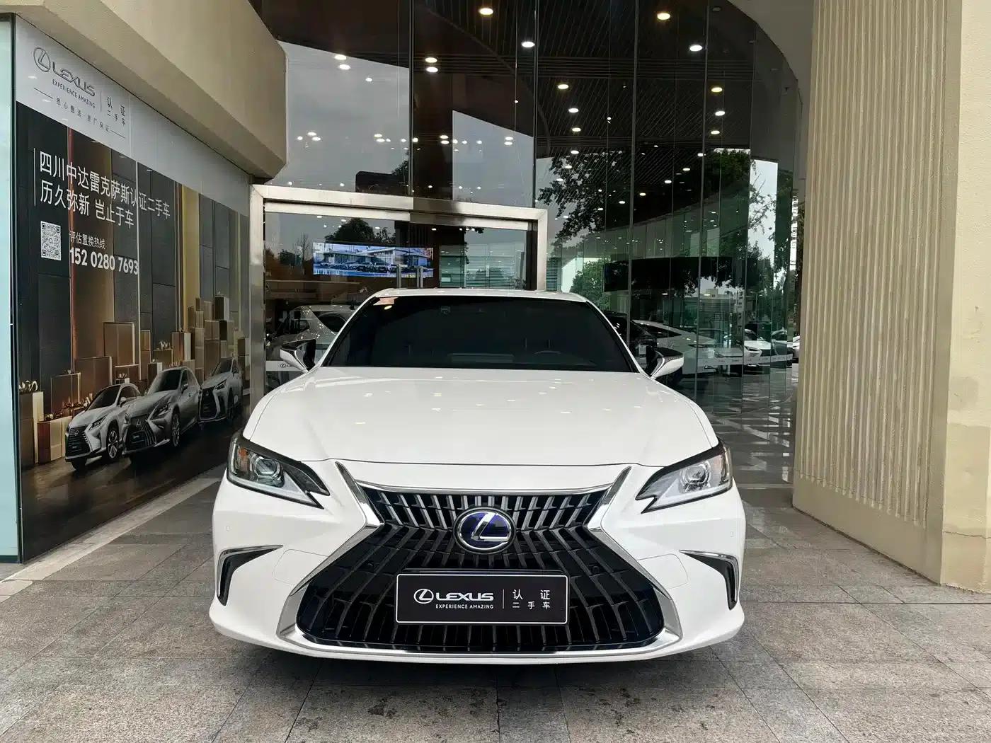 Lexus ES 2021 300h Premium Edition — миниатюра 1