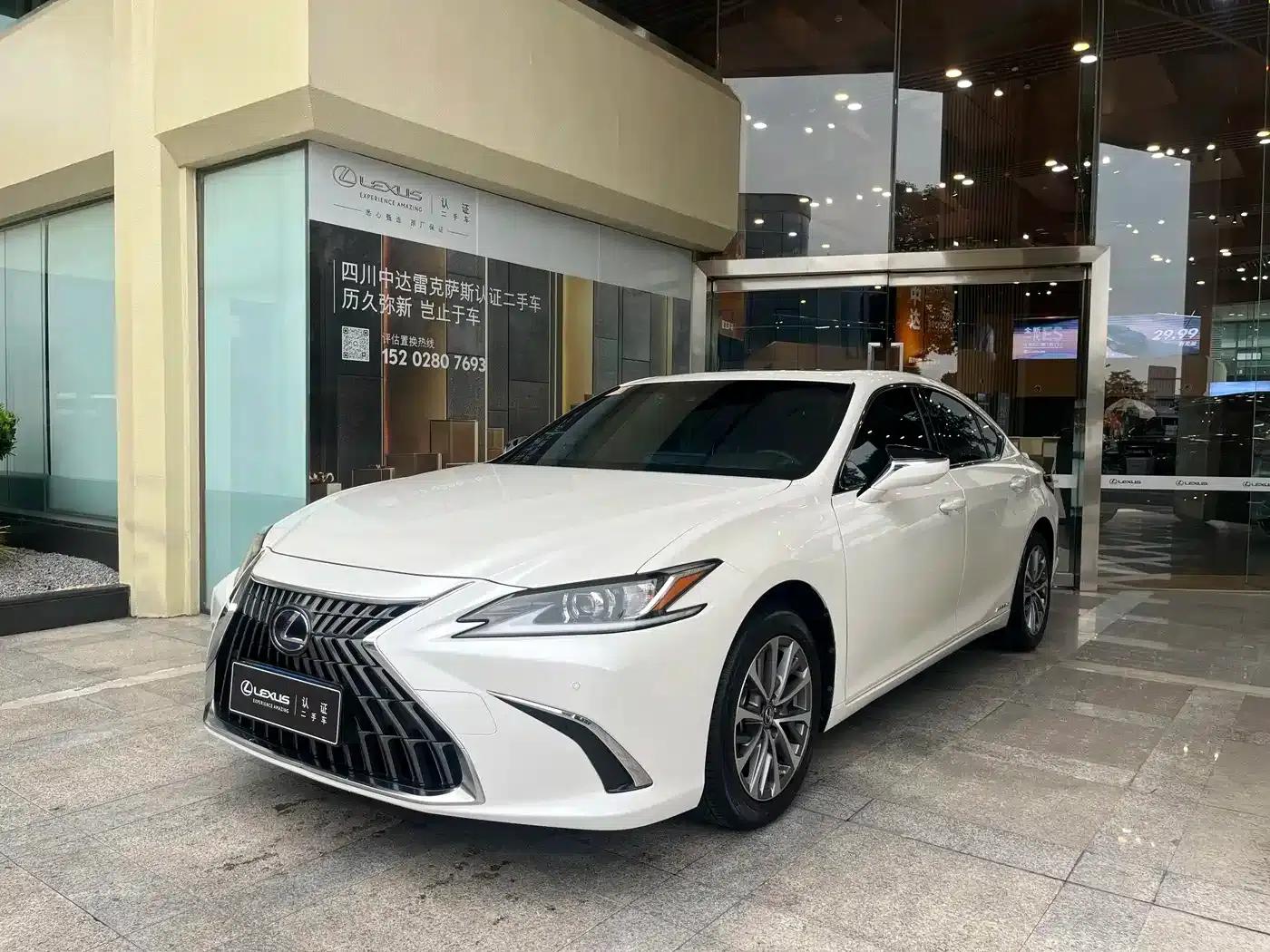 Lexus ES 2021 300h Premium Edition — миниатюра 2