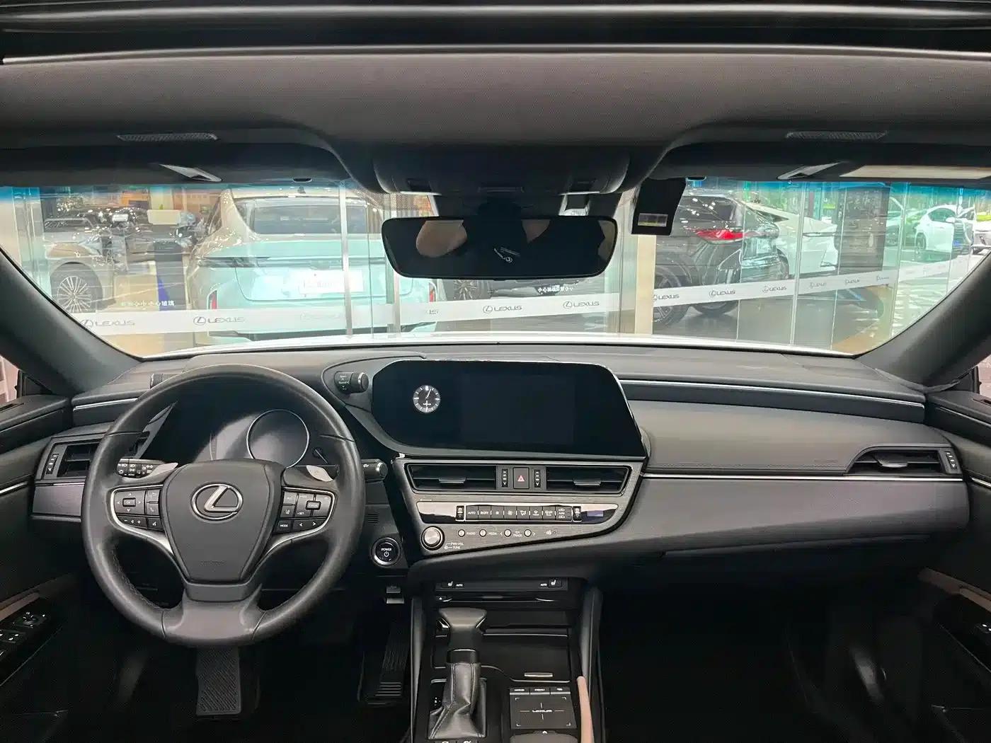 Lexus ES 2021 300h Premium Edition — миниатюра 3