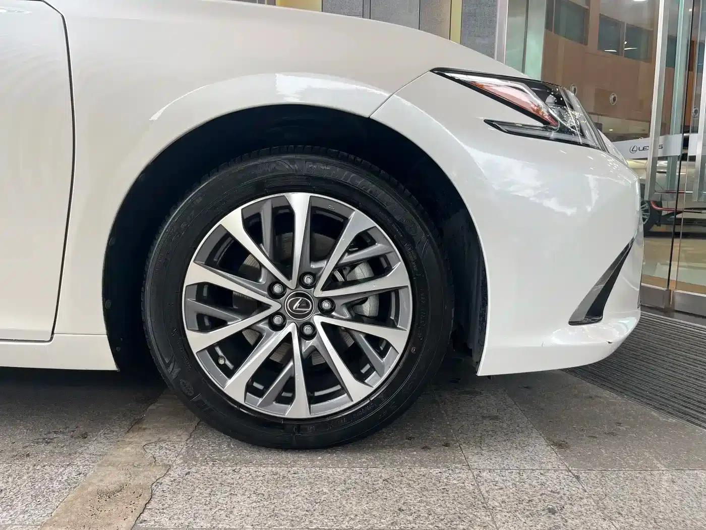 Lexus ES 2021 300h Premium Edition — миниатюра 7