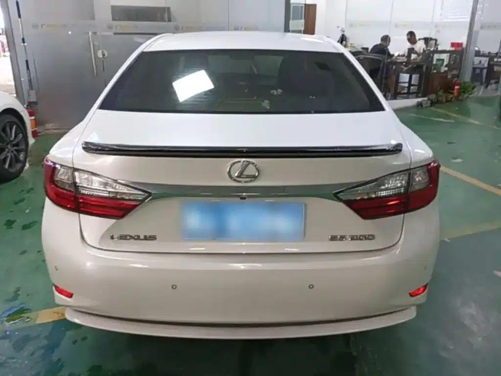 Lexus ES 2017 30th Anniversary Edition — миниатюра 6