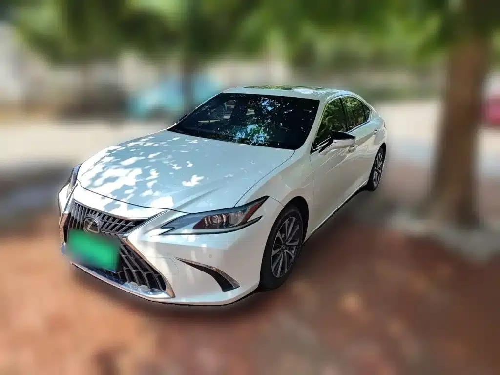 Lexus ES 2022 300h Premium Edition — миниатюра 2