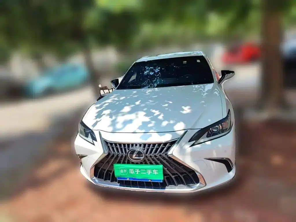 Lexus ES 2022 300h Premium Edition — миниатюра 3