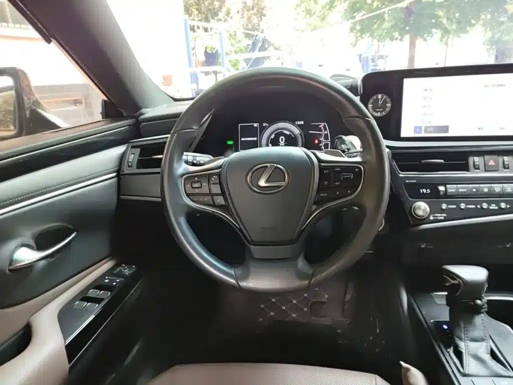 Lexus ES 2022 300h Premium Edition — миниатюра 7