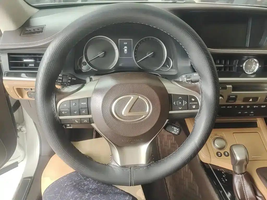 Lexus ES 2015 200 Elite Edition — миниатюра 11